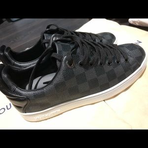 BRAND NEW NEVER WORN LOUIS VUITTON FRONTROW SNEAKER